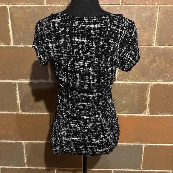 Ann Taylor Black and White Print Short Sleeve Fitted Top Women's M Medium - Picture 5 of 8